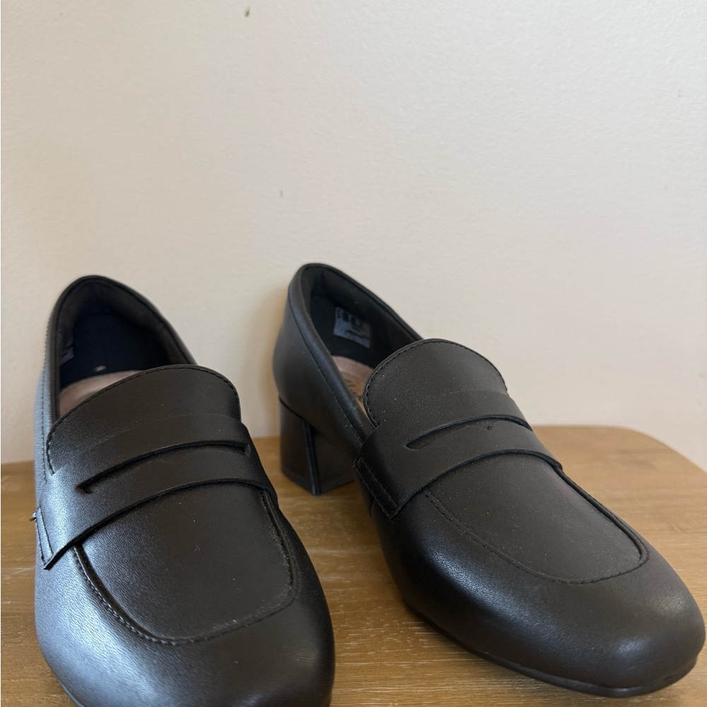 Clarks Women's Black Leather Loafers